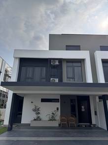 Semi-Detached House For Sale in Rawang,SGR