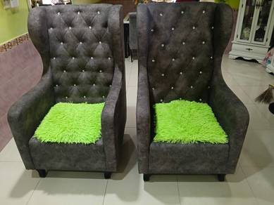 sofa kelabu