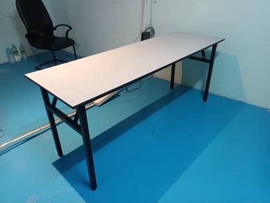 6feet table(foldable)
