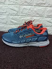 uk6 Columbia Montrail