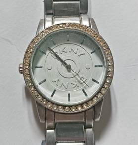 Jam DKNY steel watch