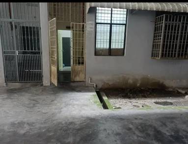 Room in Bayan Lepas, PNG