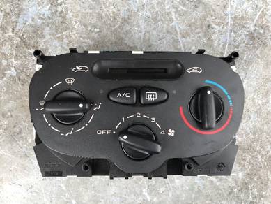 No 11-3-20 Peugeot 206 Aircond switch Jpn