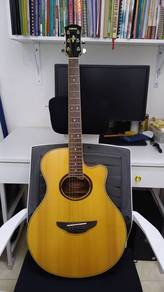 Acoustic Guitar YAMAHA  APX 700