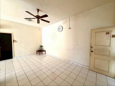Apartment For Sale in Beverly Hills 2