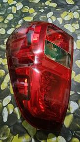 Lampu belakang kanan hilux revo original