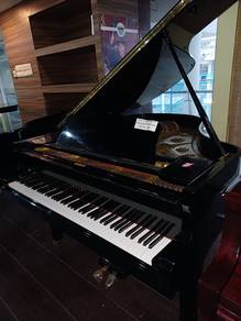 Yamaha baby grand piano