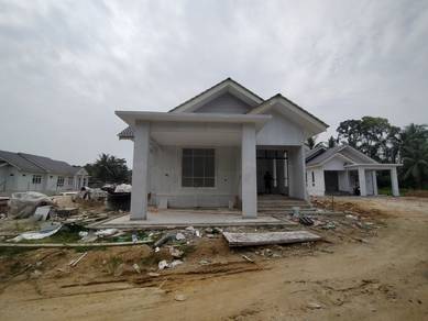 Bungalow House For Sale in Peringat,KTN
