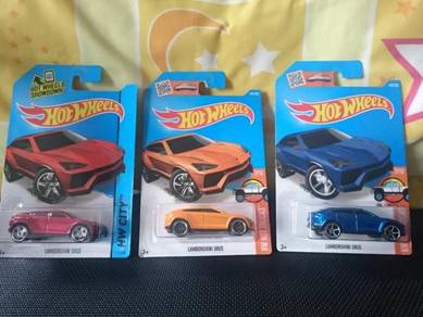 Hotwheels Lamborghini Urus SUV not Tomica