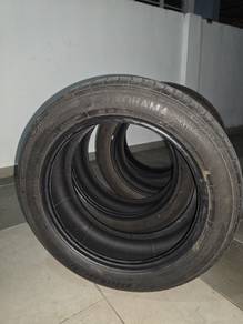 (USED - 7000km) Yokohoma BluEarth E70 205/55 R17