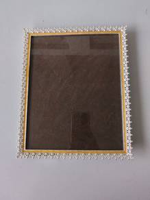 Elegant Vintage-Style Silver Photo Frame with Edge