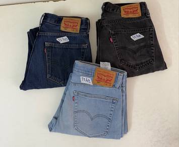 Levi’s Jeans sz 32 Combo;::