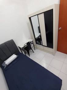 Room in Senai, JHR