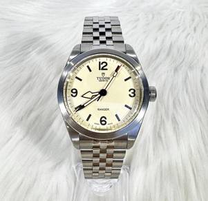 Tudor Ranger Creamy White 79950