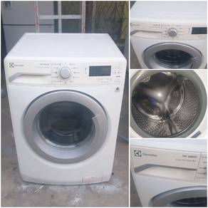 Electrolux front load hot washer washing machine 8