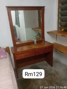 almari solek kayu keras 