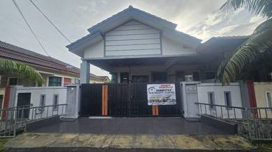 Homestay Semi-D Kolam Renang di Telok Mas Melaka