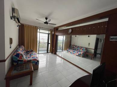 Condominium For Rent in E-Park Condominium
