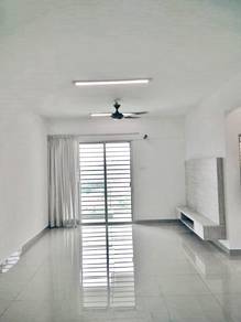 Condominium For Rent in Silk Residence