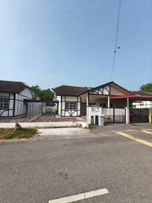 Semi-Detached House For Sale in Banting,SGR