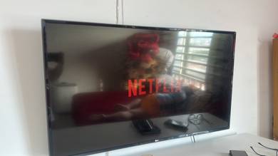 LG - 50 inch tv smart TV