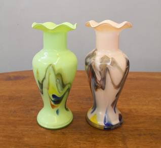 Vintage art glass vase oriental