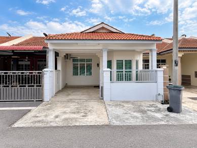 1-storey Terraced House For Sale in Telok Mas,MLK