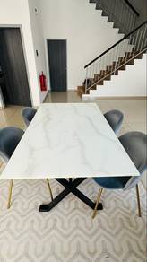 Meja Makan Marble Berkaca