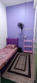 Room in Tebrau, JHR