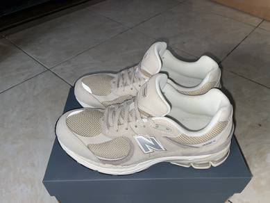 NB 2002R Beige