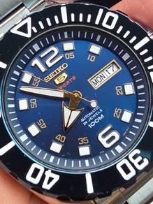 (A893) Pre Owned Seiko Sports 4R36-06B0 Watch