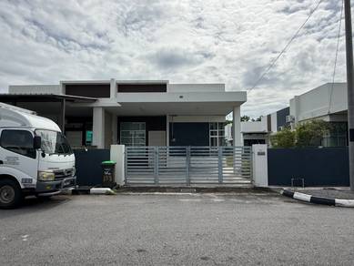 Semi-Detached House For Sale in Lunas,KDH