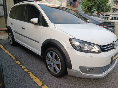 Volkswagen Cross Touran TSI in Petaling Jaya, SGR
