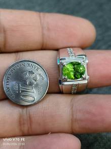 Cincin perak permata peridot