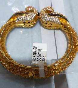 Peacock bangle gold plated 