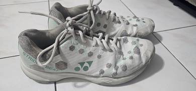 UK9 yonex badminto shoes