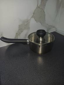 Stainless steel saucepan with glass lid