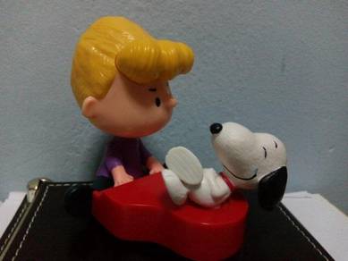 Peanuts comic characters