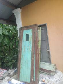Pintu kayu