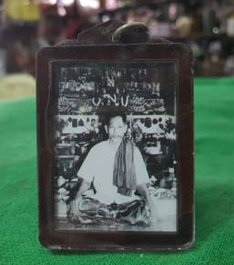 Thai Amulet with Monk Image
阿贊廳法照