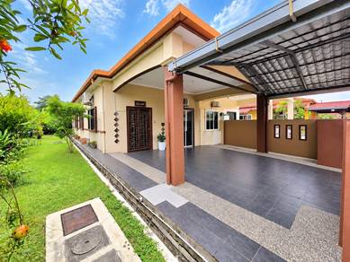 Semi-Detached House For Sale in Shah Alam,SGR