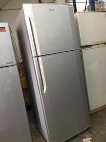 Silver Hitachi Peti Sejuk Freezer Ice Refrigerator
