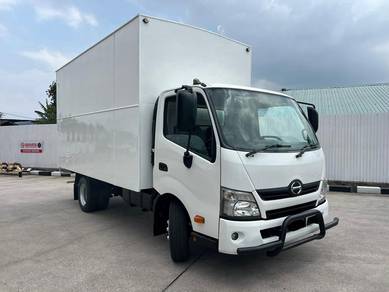 2019 HINO XZU710R BOX 14ft