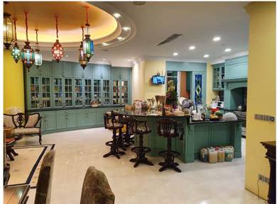 Condominium For Sale in 8 Gurney ( The Shore )