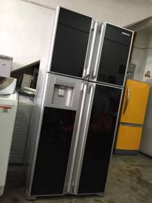 Hitachi Side by side door fridge Peti Sejuk Ais