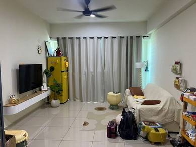 Condominium For Rent in Royale Infinity