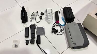 dji pocket 4 with accessories 