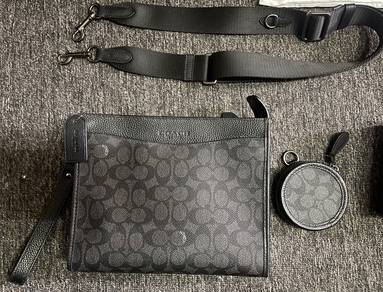 COACH Hitch Convertible (Black)