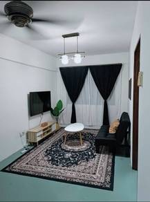 Room in Plentong, JHR