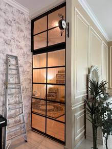Aluminium hanging door
